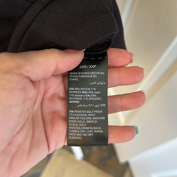 NWOT White House Black Market sort sleeve black dress - Picture 6 of 6